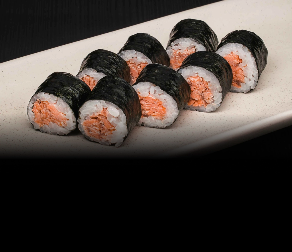 Hosomaki with baked salmon